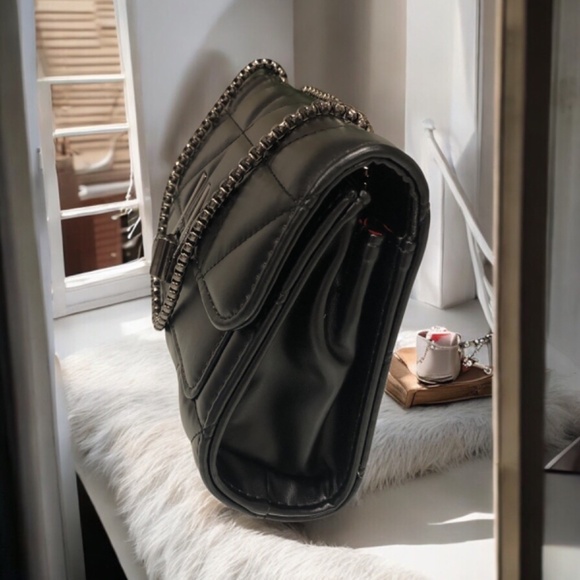 Elegant Black Faux Leather Shoulder Bag With Chain Strap - Picture 2 of 7